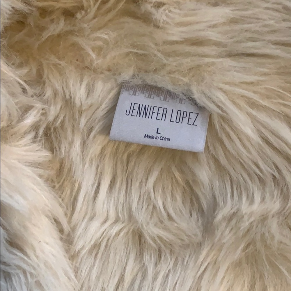 Jennifer Lopez vest